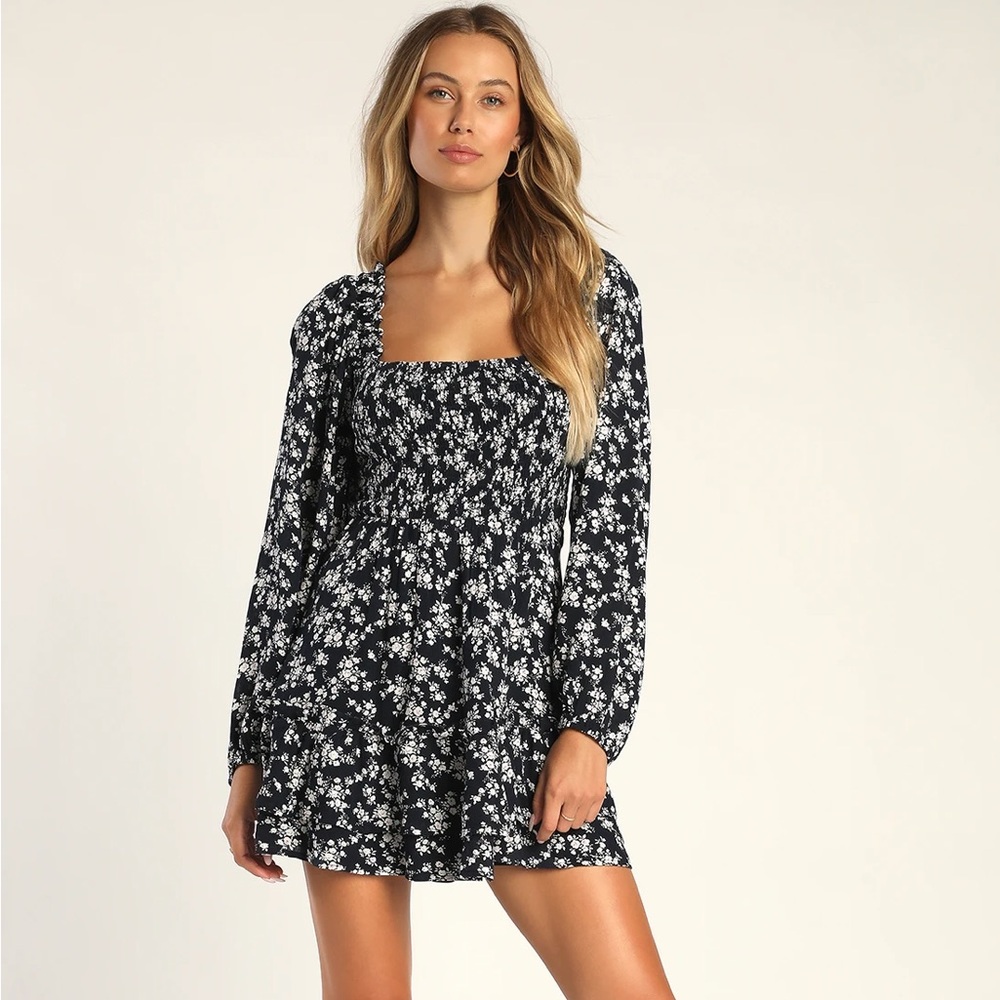 NWT 🏷️ Gift Idea 🎁 Lulus Navy Floral Dress